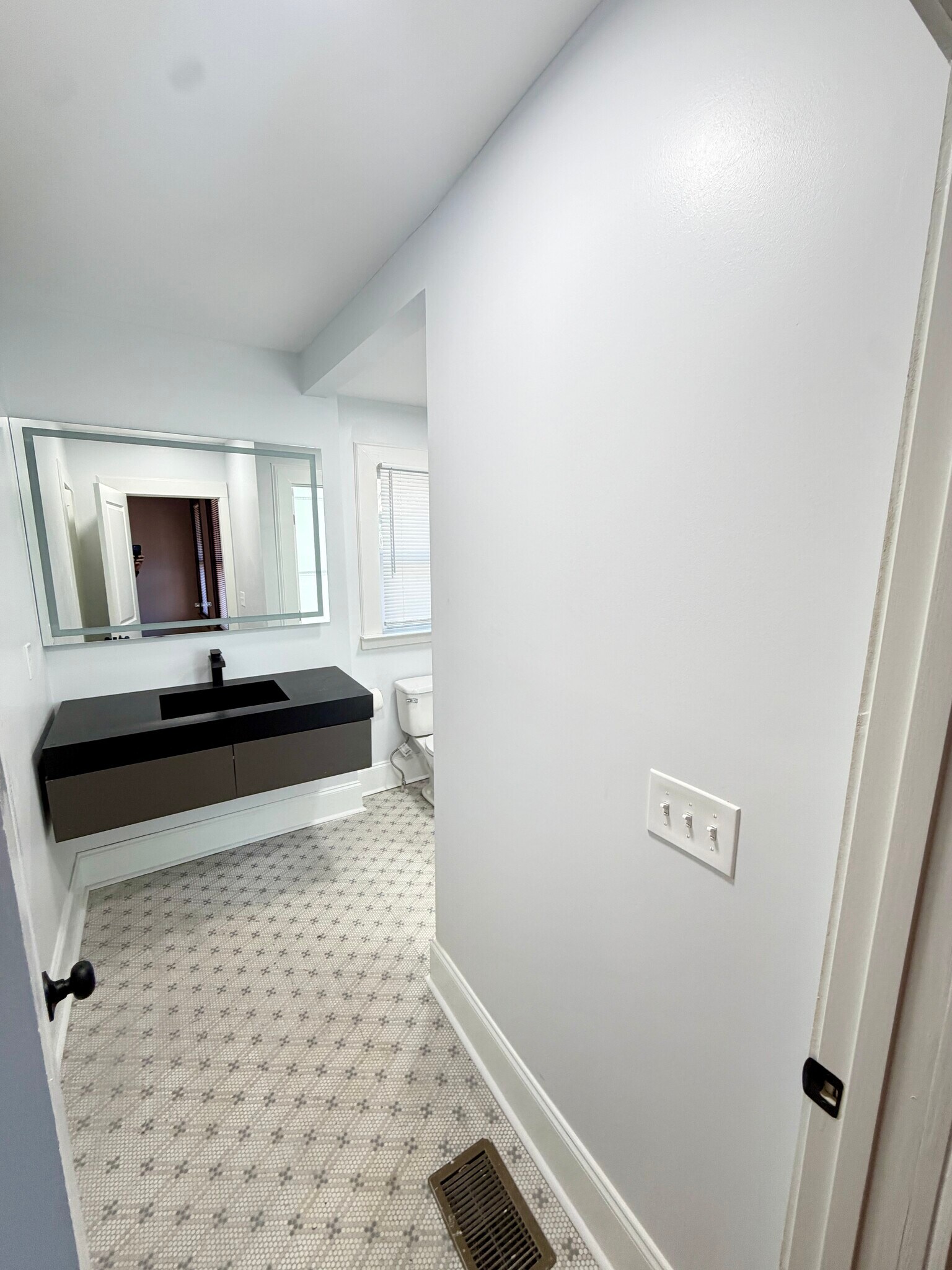 Owner’s Suite - 984 Woodbourne Dr SW