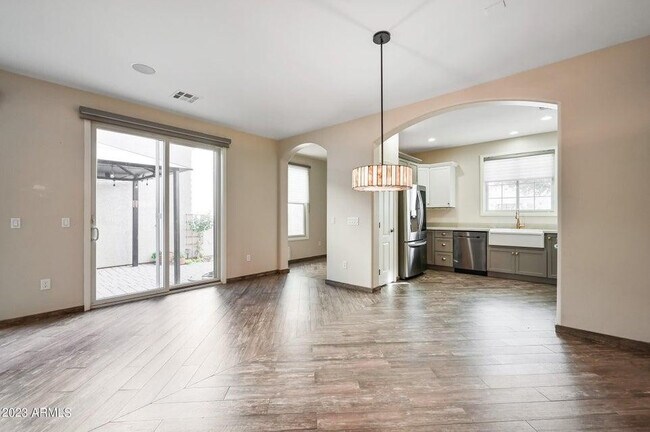 Building Photo - 3853 E Sabra Ln