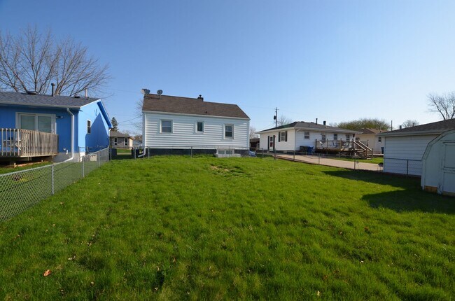 Building Photo - 1350 Elder Ln
