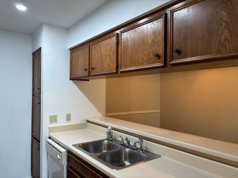 Building Photo - 10616 Mellow Meadow Dr