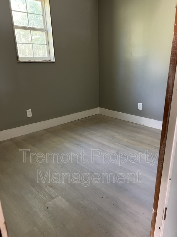 Building Photo - 105 Arlington Terrace