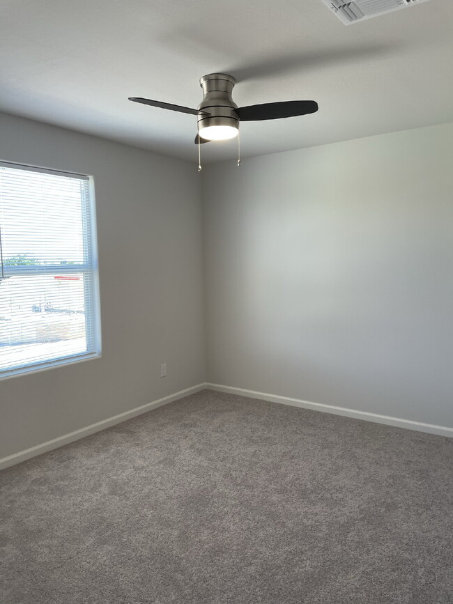 Building Photo - "Spacious 4-Bed Oasis in Coolidge, AZ – 18...