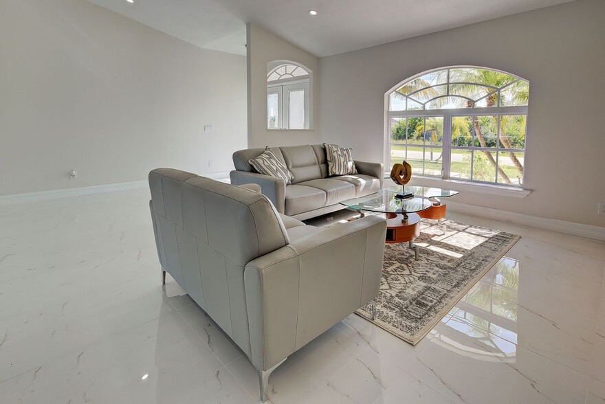 Building Photo - 9310 Rosebud Cir