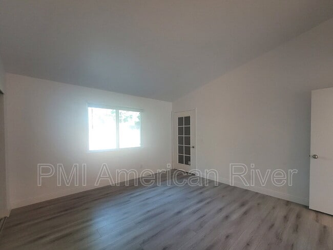 Building Photo - 3041 Wolfe Ct