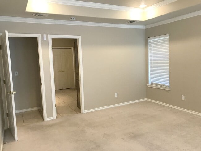 Building Photo - 15313 Guadalupe River Dr