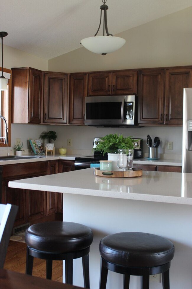 Building Photo - Main Floor Living - Updated 2021 - 5 Min from Mayo