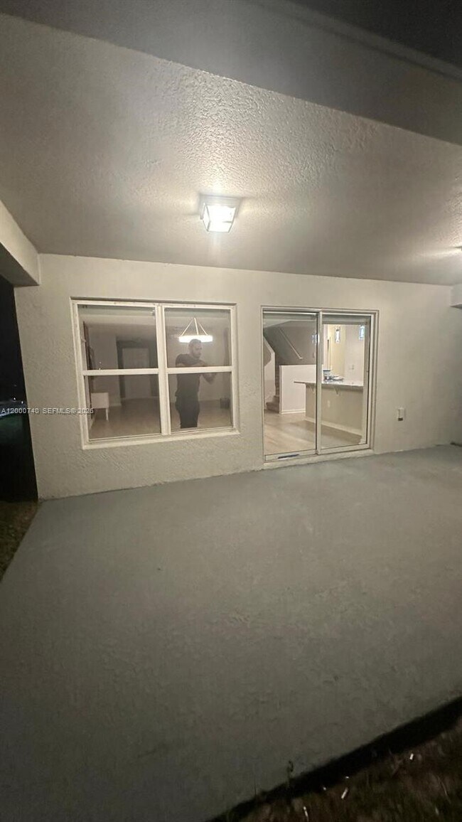 Building Photo - 594 Preserve Pointe Blvd