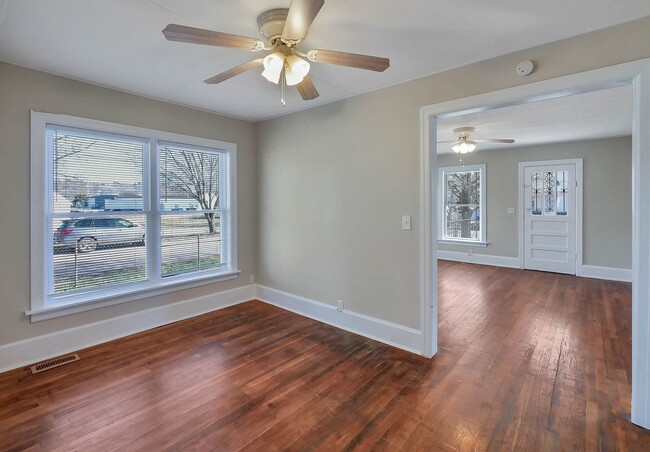 Building Photo - 2 BR 1 BA house for Rent