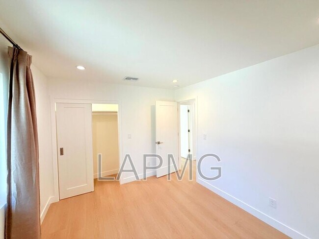 Building Photo - 10839 Fellows Ave