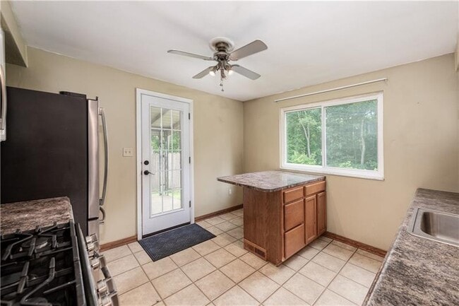 Building Photo - 1431 Lakeside Dr