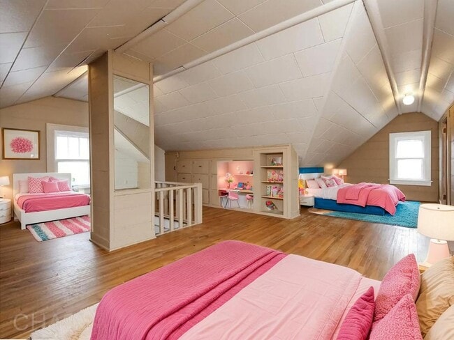 Building Photo - Charming 3 BD Home Across from Emerson Park – Move-In Ready!