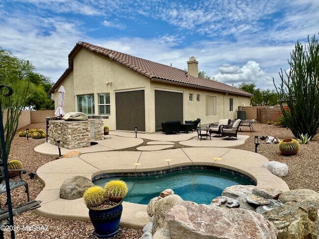 Building Photo - 909 W Leatherleaf Dr