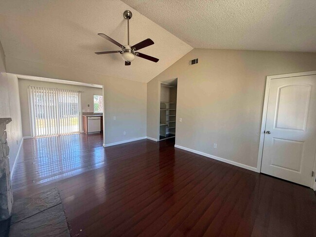 Building Photo - Single Story 4 Bedroom