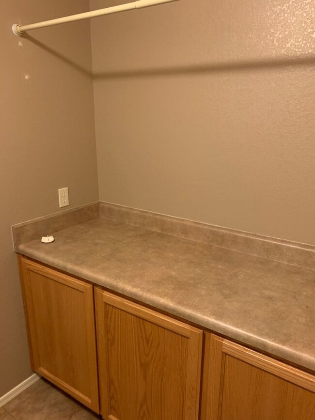 Building Photo - 4BD/2BA/2CG 1900 sf in Canyon de Flores subdivision, Sierra Vista, AZ
