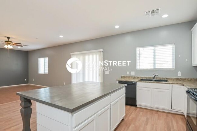 Building Photo - 5011 E Fishhook Ct