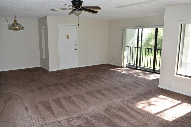 Building Photo - 2522 Pine Ridge Way S