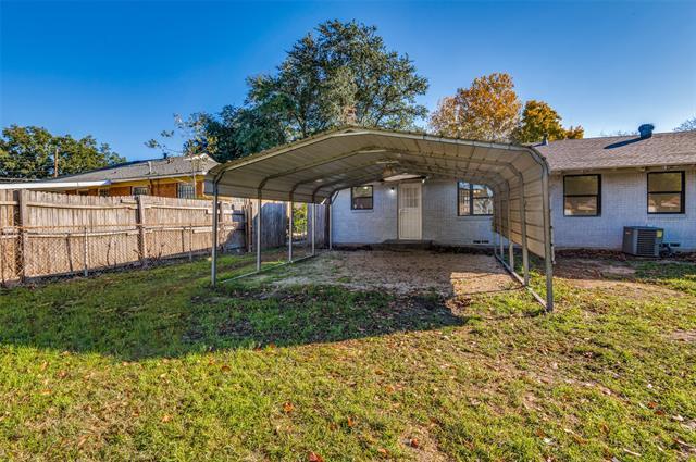 Building Photo - 1935 Utica Dr