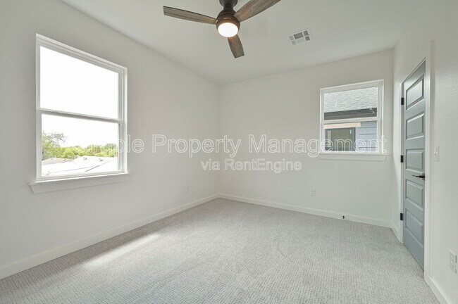 Building Photo - 4017 N Indiana Ave