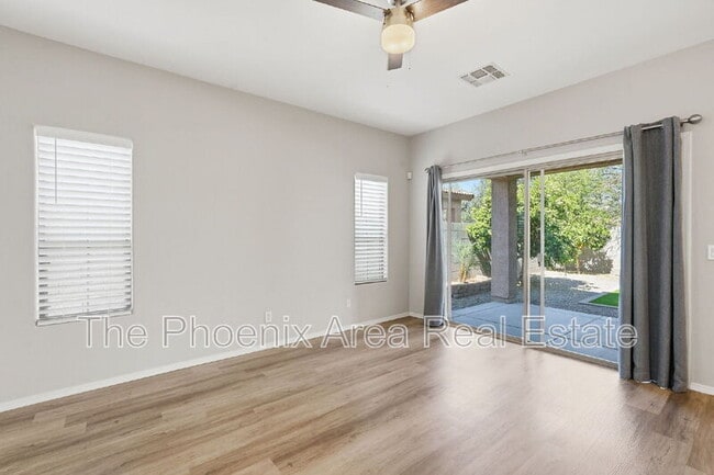 Building Photo - 534 E Bartlett Way