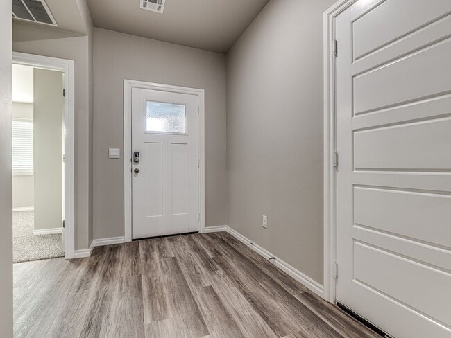 Building Photo - Newer home only minutes away from Paycom, Falling Springs Addition + Greenbelt lot + Deer Creek S...