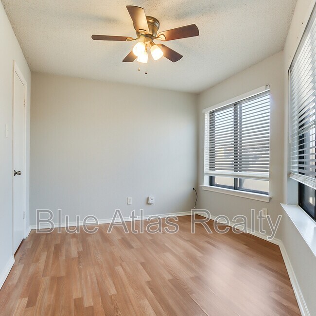 Building Photo - 9809 Walnut St