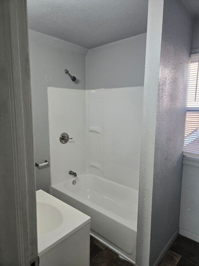 Building Photo - 15909 Woodingham Dr