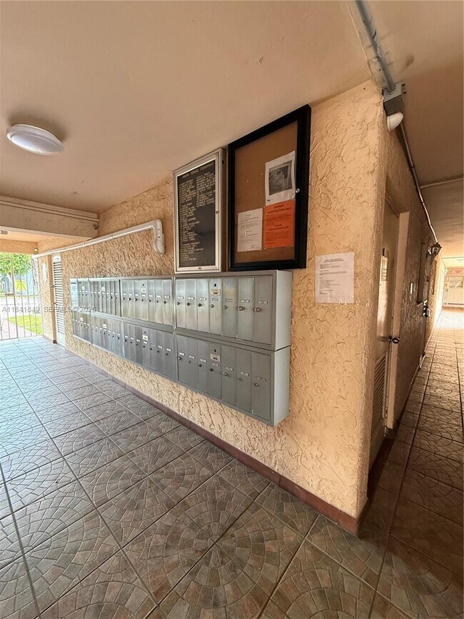 Building Photo - 6820 W Flagler St