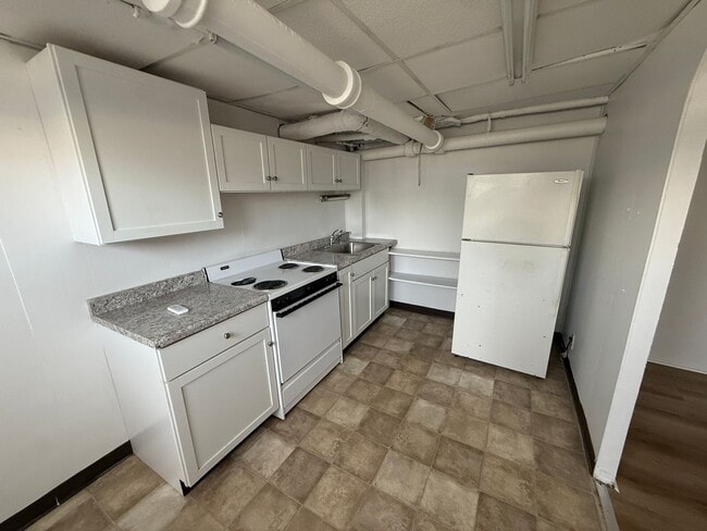 Building Photo - 1 bedroom, 1 bathroom Apartment! AVAILABLE NOW!
