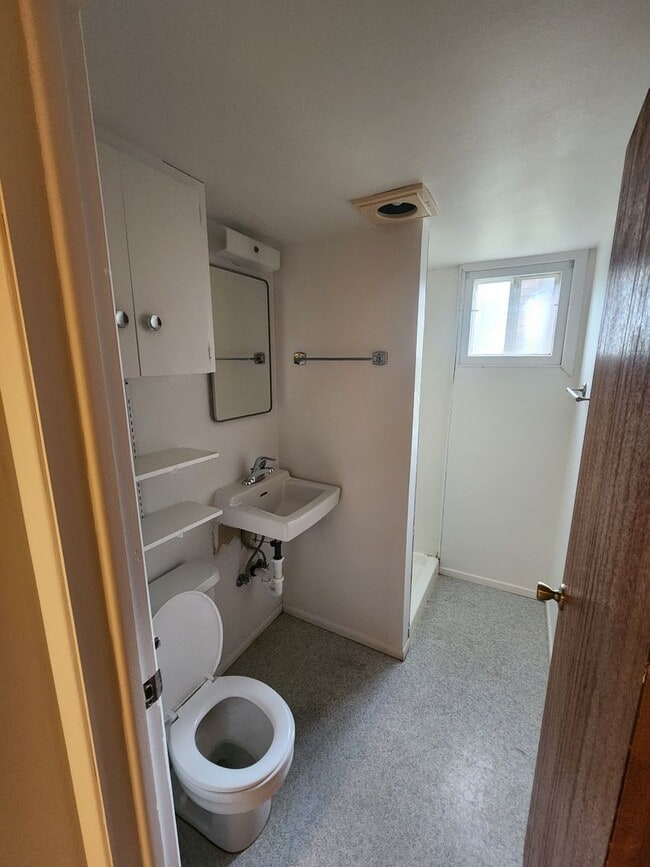 Building Photo - 463-465 SW State Street