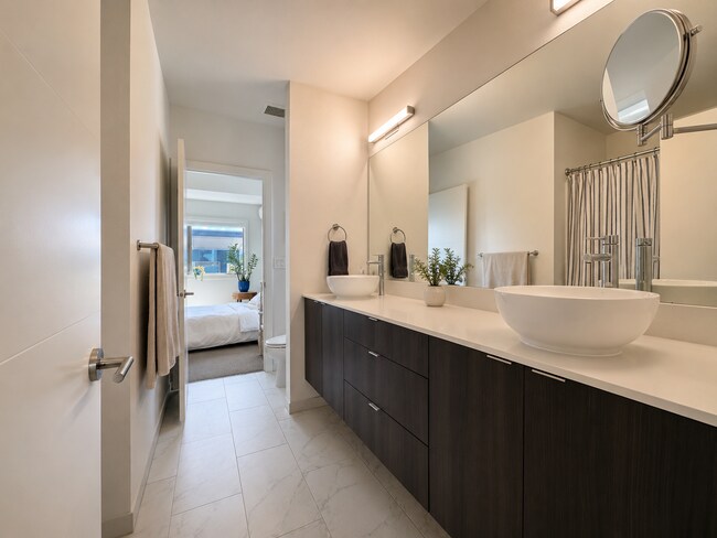 Building Photo - Beacon Hill Townhome