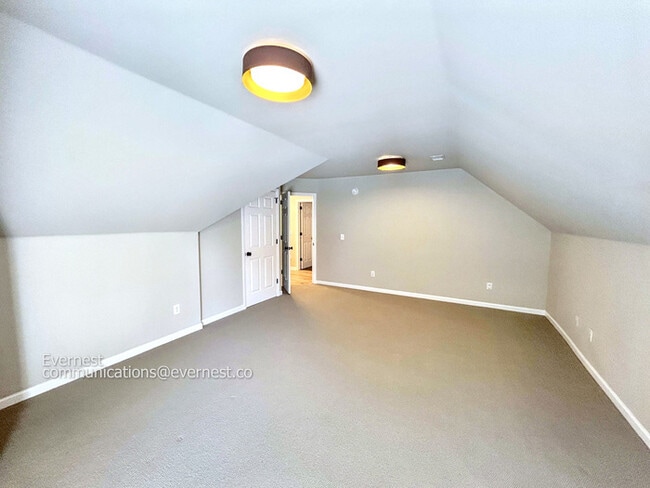 Building Photo - 5128 Bay Overlook Dr