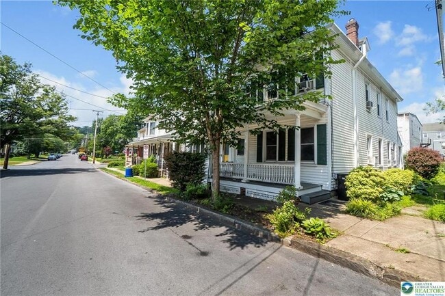 Primary Photo - 423 McCartney St