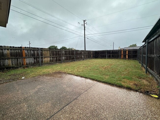 Building Photo - Duplex