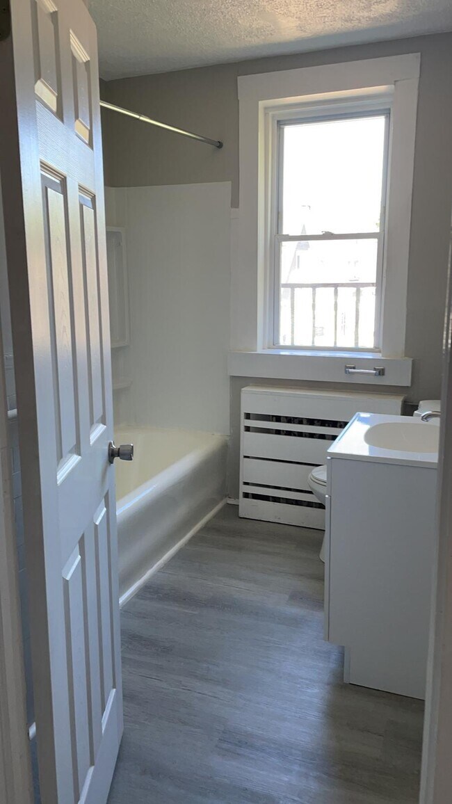 Building Photo - 323 Winthrop Ave