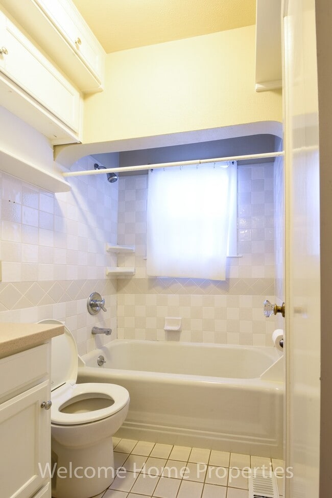 Building Photo - Great 3 Bedroom Home Close to WWU