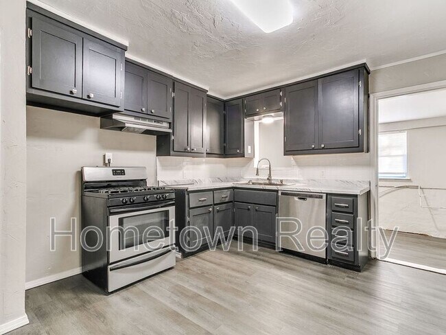 Building Photo - 220 E Jacobs Dr