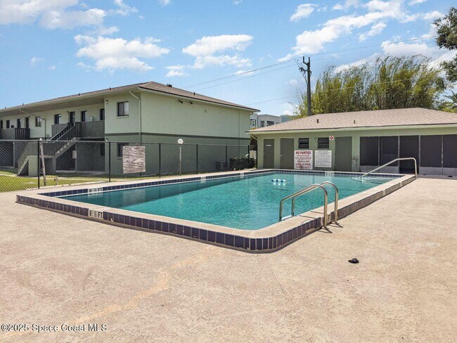 Building Photo - 1556 University Ln