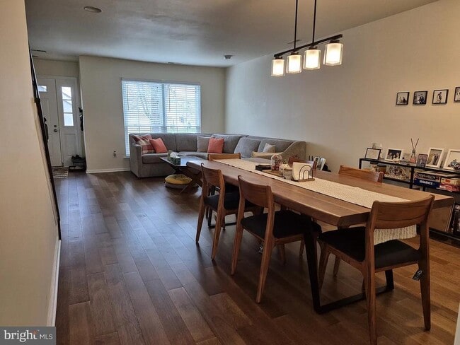 Building Photo - 262 Tulip Tree Ct