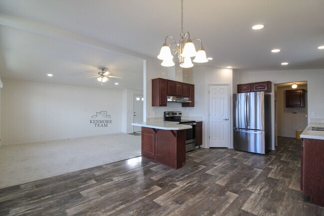 Building Photo - 1214 N Morain Loop