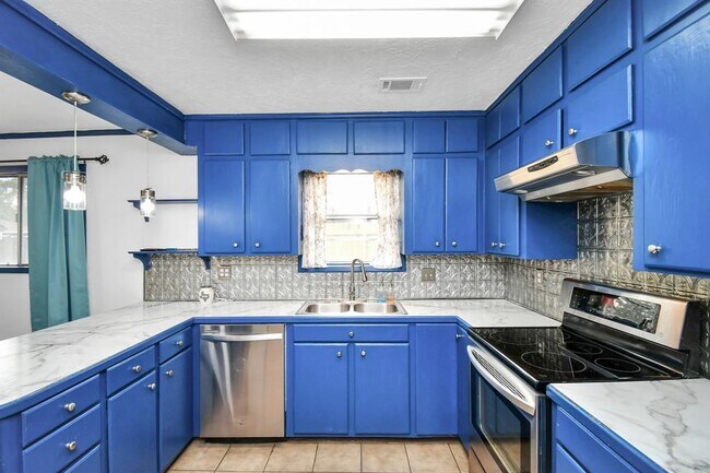 Building Photo - 1207 Martingale Ct