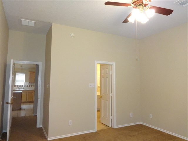 Building Photo - 1819 Manor Dr