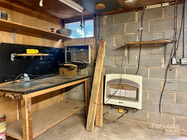 Building Photo - 234 Alf Hoover Rd