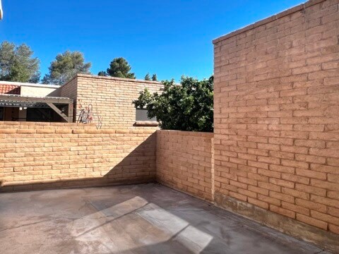 Building Photo - 2024 S Birdie Cir