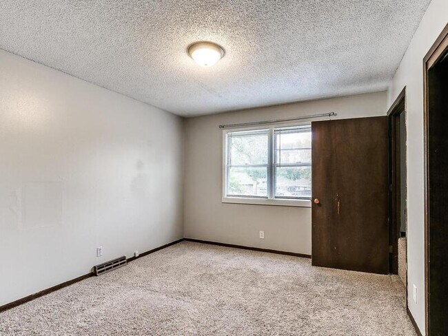 Building Photo - 201-203 Wellons Dr