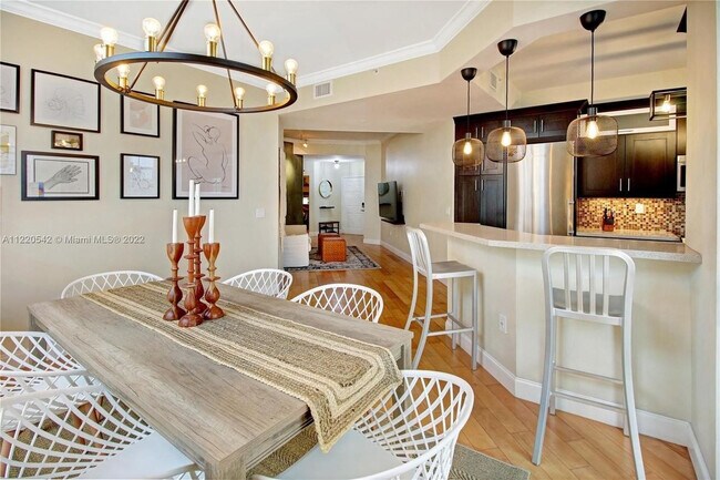 Building Photo - 520 SE 5 Ave