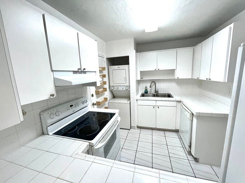 Building Photo - 13700 SW 62nd St