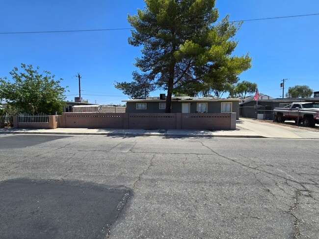 Primary Photo - Single story 3 Bedroom house ready for mov...
