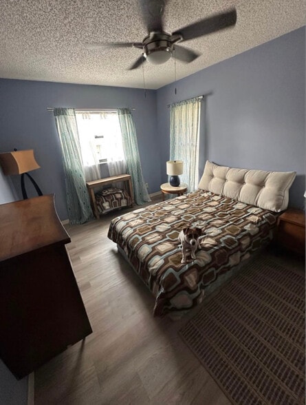 Building Photo - 2545 S Zellner Dr