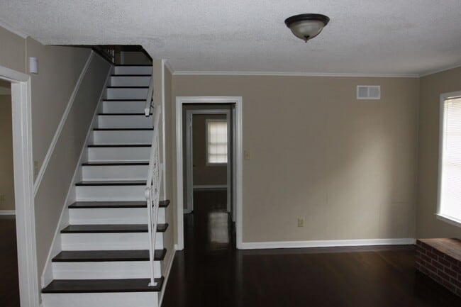 Building Photo - 3017 Domar St