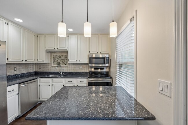 Building Photo - 219 Fairmont Ct